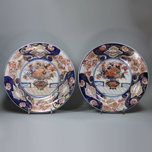 Pair of Japanese Imari dishes, 18th century