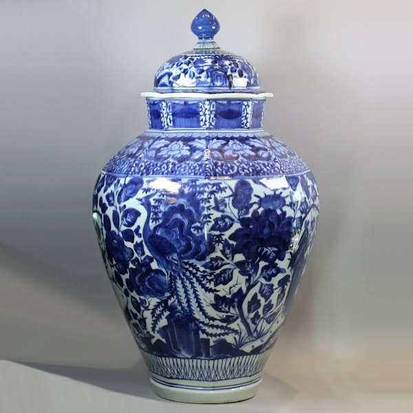 Large Japanese blue and white Arita octagonal vase - image 2