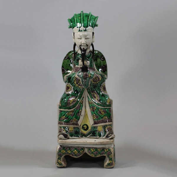 Chinese seated biscuit figure of a court official, Kangxi (1662-1722) - image 5