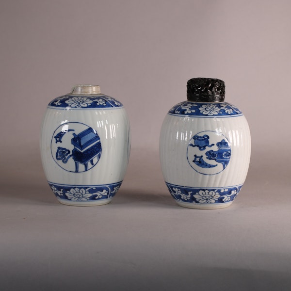 Pair of Chinese ribbed ovoid jars, Kangxi (1662-1722) - image 4