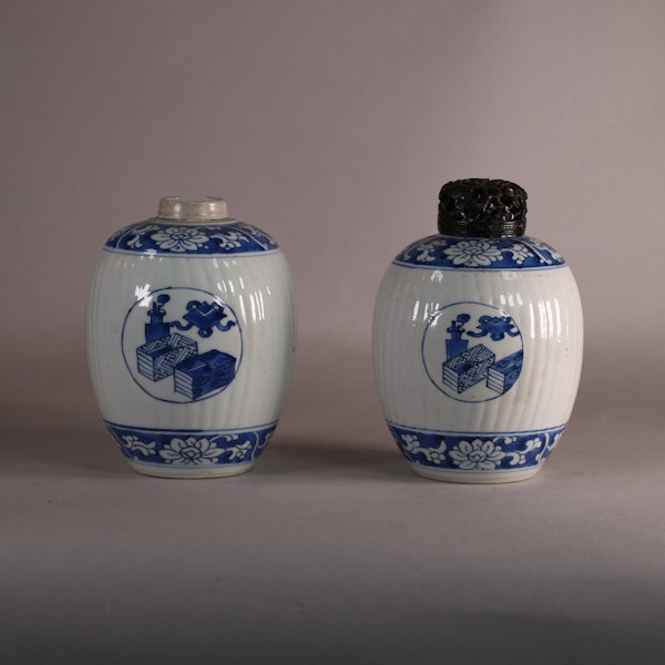 Pair of Chinese ribbed ovoid jars, Kangxi (1662-1722) - image 5