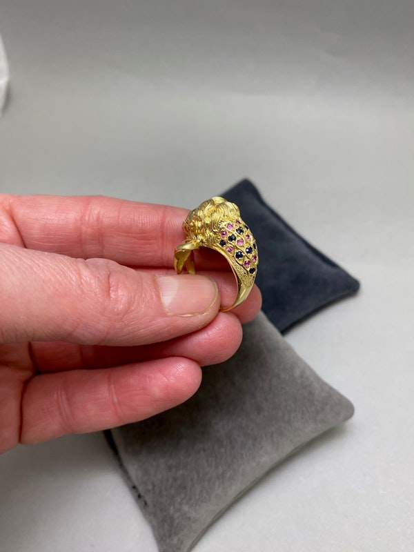 Ruby Sapphire Lion Ring in 18ct Gold dated London 1970, Lilly's Attic since 2001 - image 4