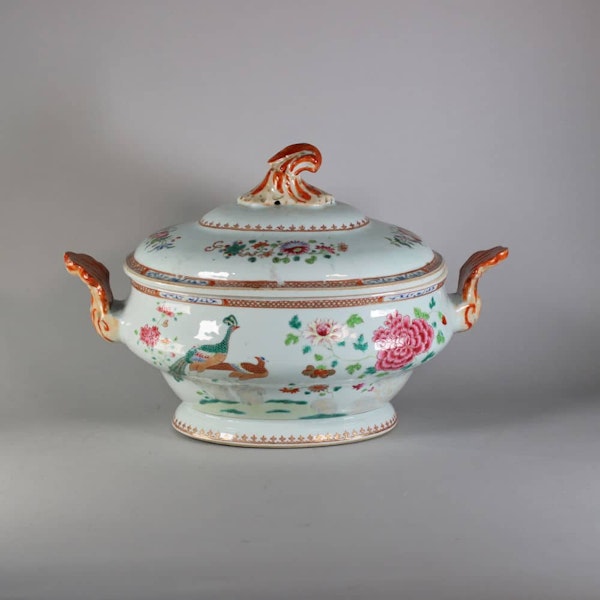 Chinese famille rose oval tureen and cover, Qianlong (1736-95) - image 1