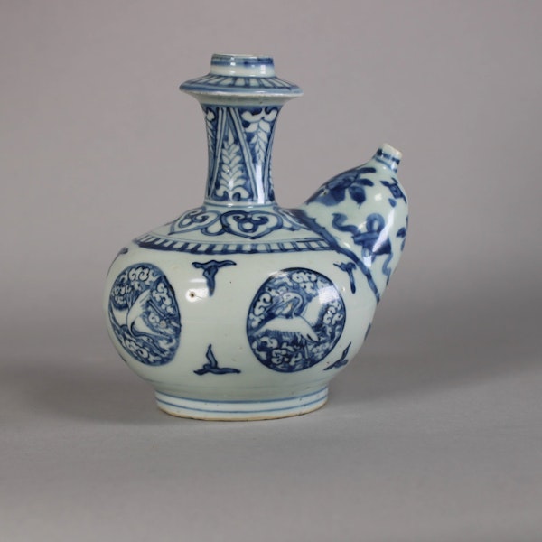 Chinese blue and white kendi, Wanli (1573-1619) - image 1
