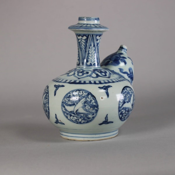 Chinese blue and white kendi, Wanli (1573-1619) - image 3