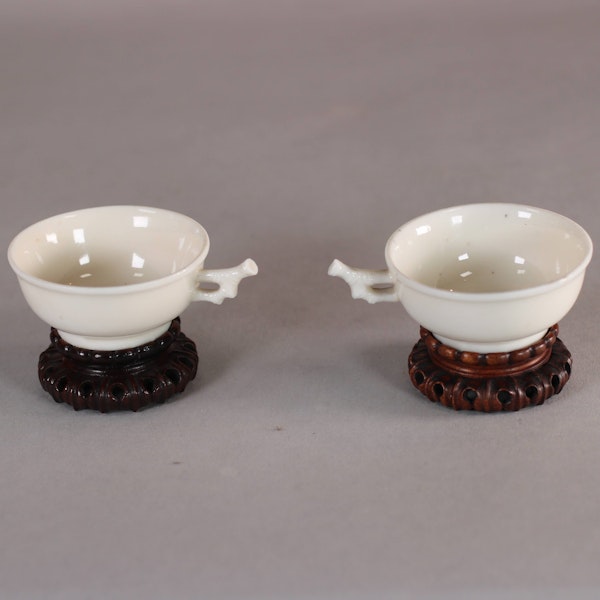 Chinese pair of blanc de chine cups, Kangxi (1622-1722) - image 1