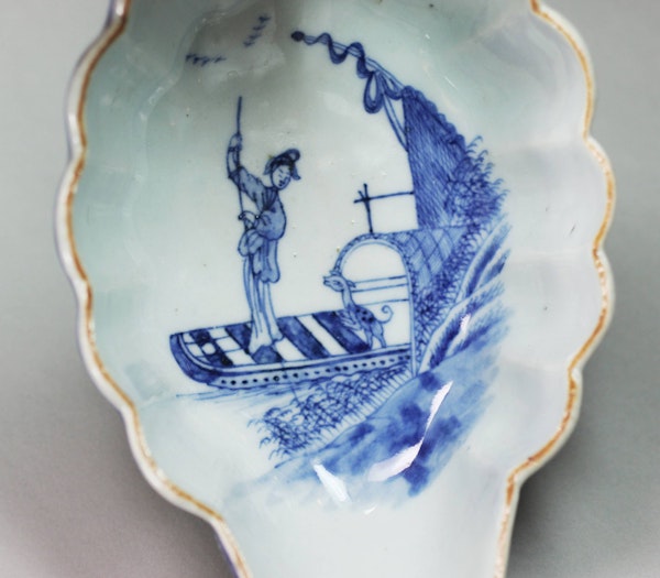 Chinese blue and white fluted sauce boat, Qianlong (1736-1795) - image 4