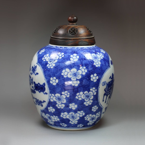 Chinese blue and white cracked ice ginger jar and cover, Kangxi (1662-1722) - image 5