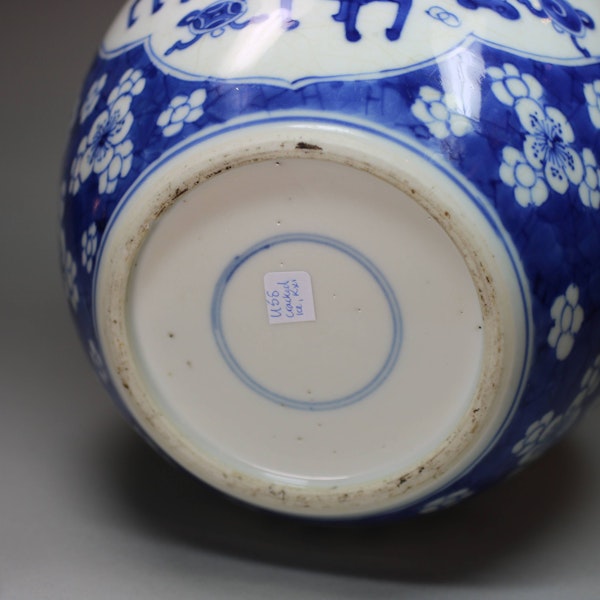 Chinese blue and white cracked ice ginger jar and cover, Kangxi (1662-1722) - image 3