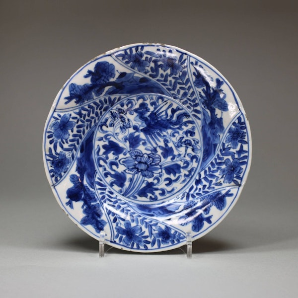 Small Chinese blue and white moulded dish, Kangxi (1662-1722) - image 1