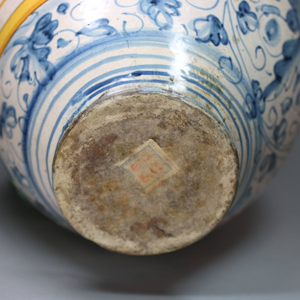 Italian Montelupo maiolica apothecary jar, 17th-18th century - image 3