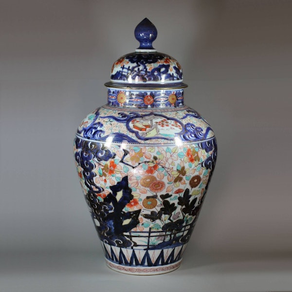 Large Japanese imari baluster jar and cover, c.1700 - image 1