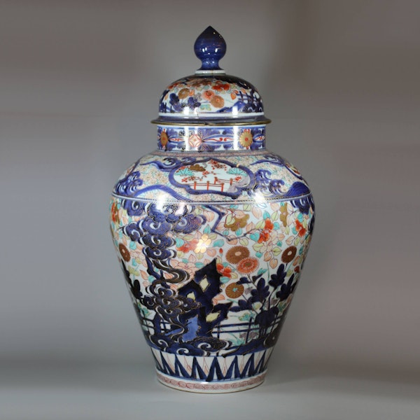 Large Japanese imari baluster jar and cover, c.1700 - image 2