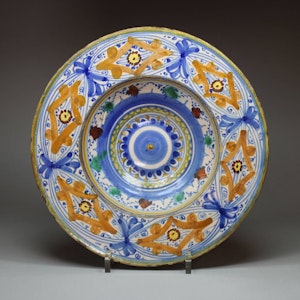 Italian Montelupo plate with deep well, c. 1700
