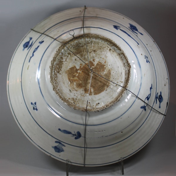 Large swatow dish, 17th Century - image 2