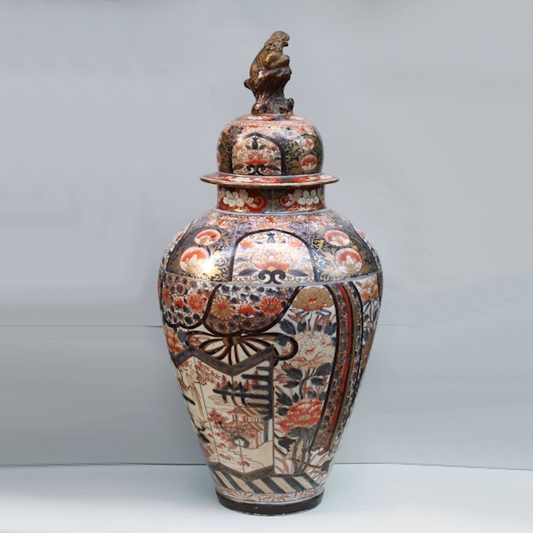 Japanese imari baluster vase and cover, 18th century - image 2