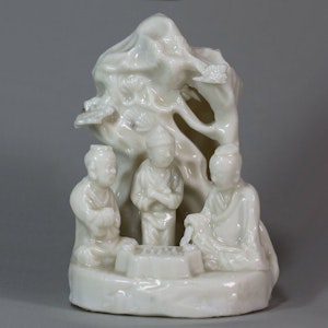 Chinese blanc de chine figure group of three Go players, Kangxi (1662-1722)