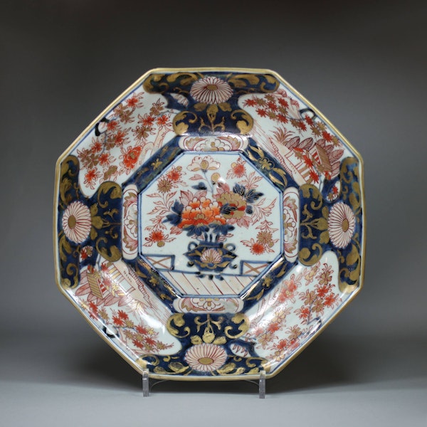 Pair of Japanese imari octagonal dishes, 18th century - image 4