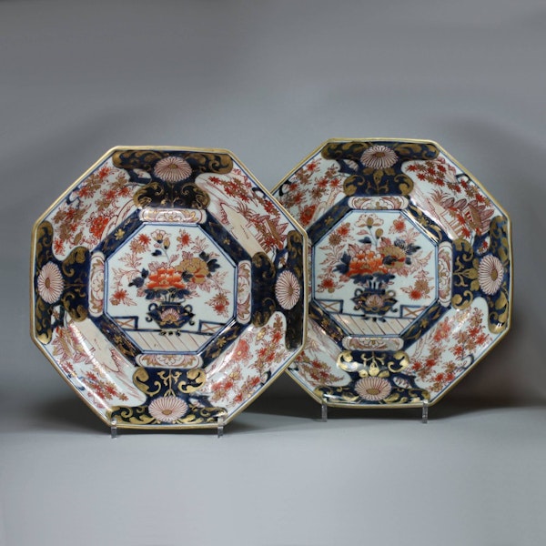 Pair of Japanese imari octagonal dishes, 18th century - image 1