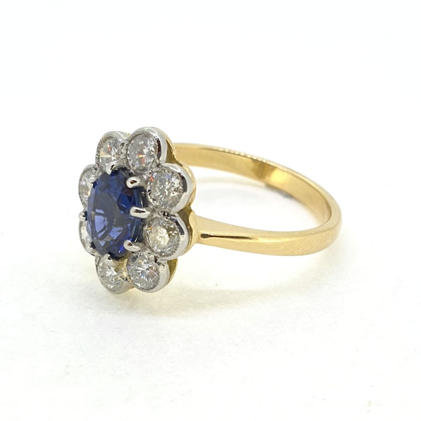 Sapphire and diamond ring - image 3