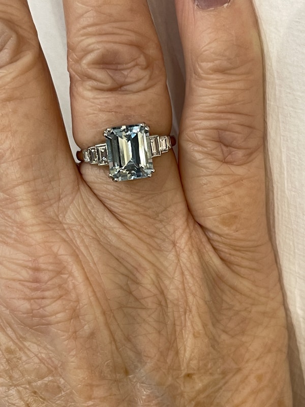 Aquamarine and diamond ring - image 5