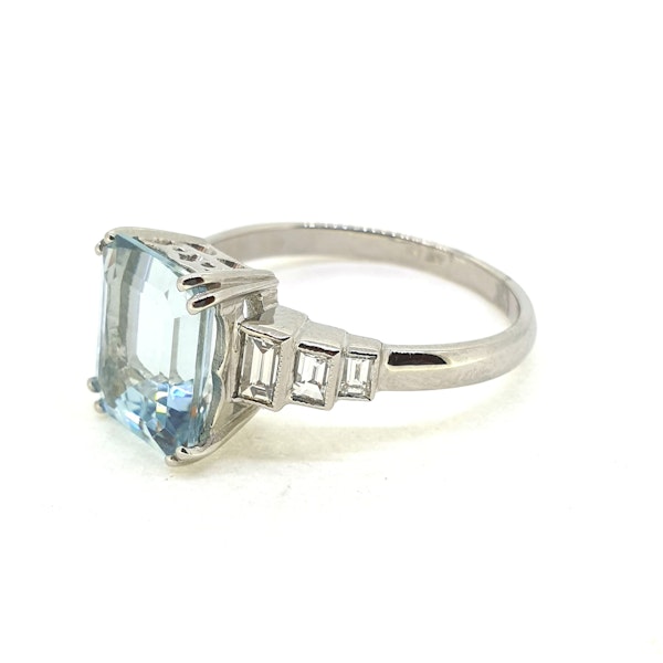 Aquamarine and diamond ring - image 3