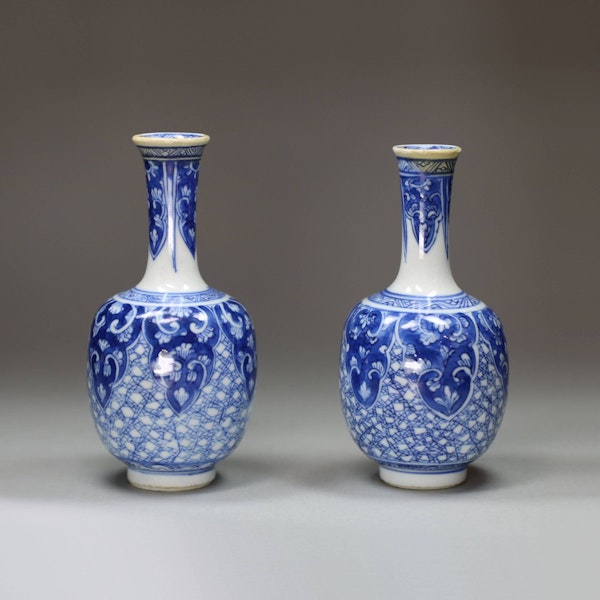 Pair of miniature Chinese blue and white bottle vases, Kangxi (1662-1722) - image 1