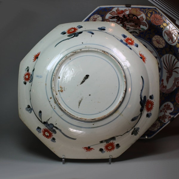 Pair of Japanese imari octagonal dishes, c. 1700 - image 3