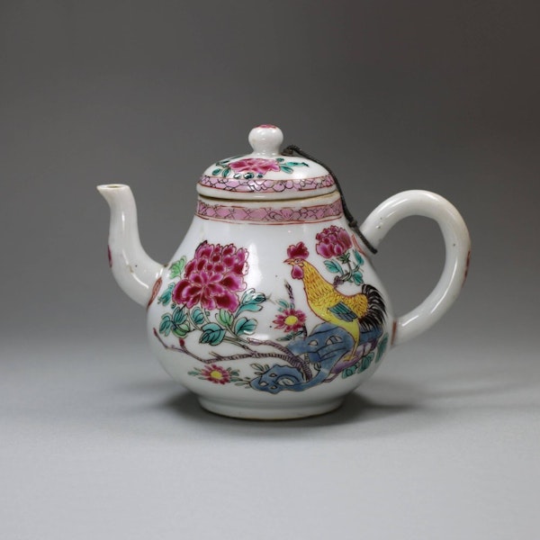 Chinese famille rose teapot and cover, Qianlong (1736-95) - image 1