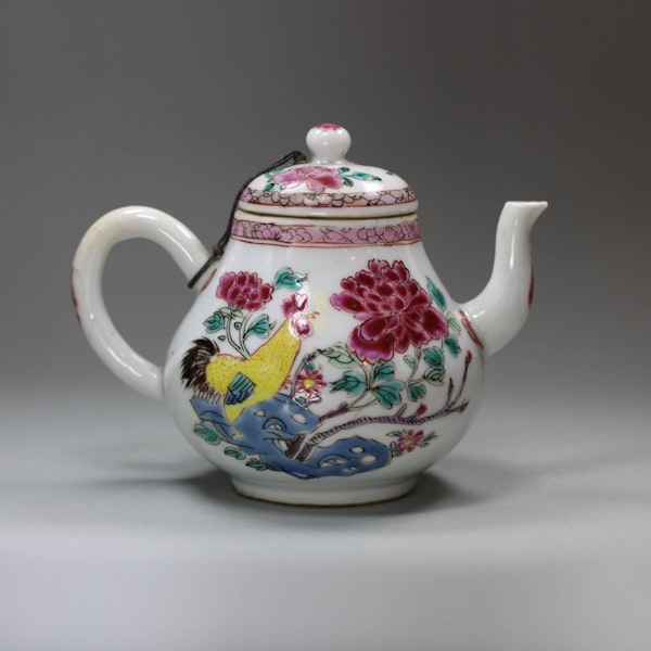 Chinese famille rose teapot and cover, Qianlong (1736-95) - image 2