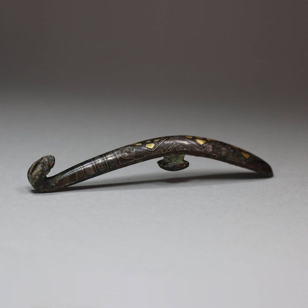 Chinese gold and silver inlaid bronze belt hook, Han dynasty (206 B.C. - 220 A.D.) - image 1