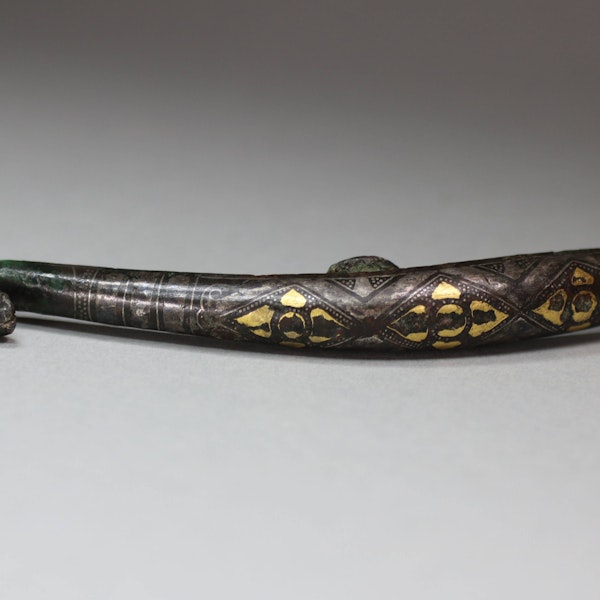 Chinese gold and silver inlaid bronze belt hook, Han dynasty (206 B.C. - 220 A.D.) - image 2