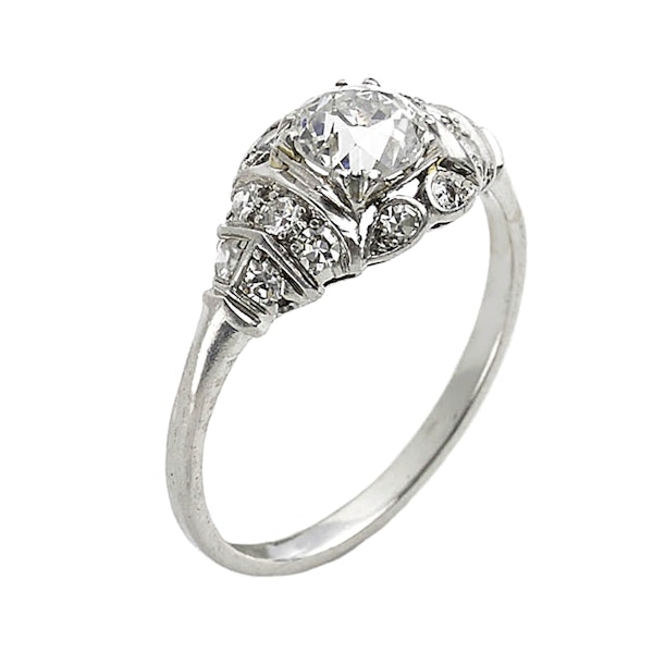 Late Art Deco Diamond and Platinum Ring, 0.85 Carats H SI1, Circa 1940 - image 3