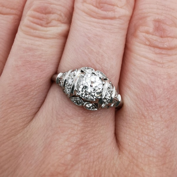 Late Art Deco Diamond and Platinum Ring, 0.85 Carats H SI1, Circa 1940 - image 4