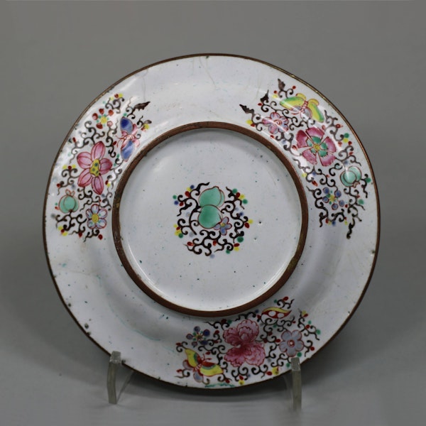 Small Canton enamel circular dish, Qianlong (1736-95) - image 2