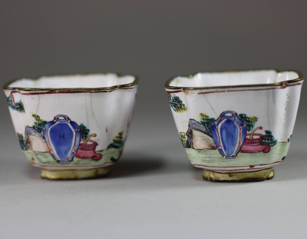 Pair of small Canton enamel wine cups, Qianlong (1736-95) - image 7