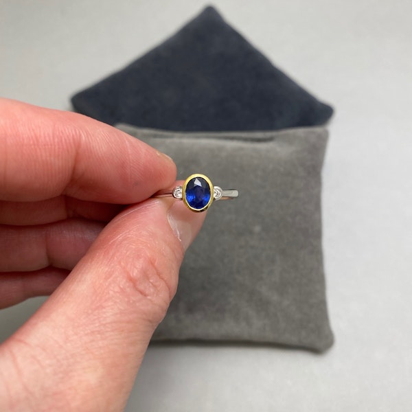 Sapphire Diamond Ring in 18ct White/Yellow Gold date circa 1980, Lilly's Attic since 2001 - image 3