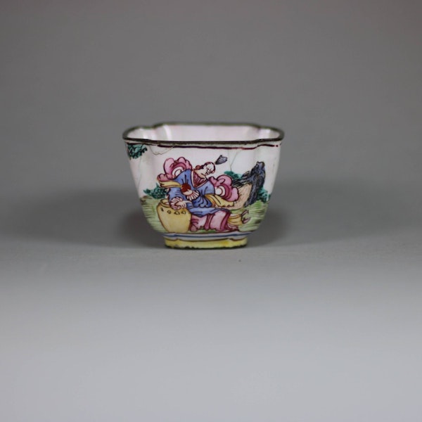 Small Canton enamel wine cup, 18th century - image 1