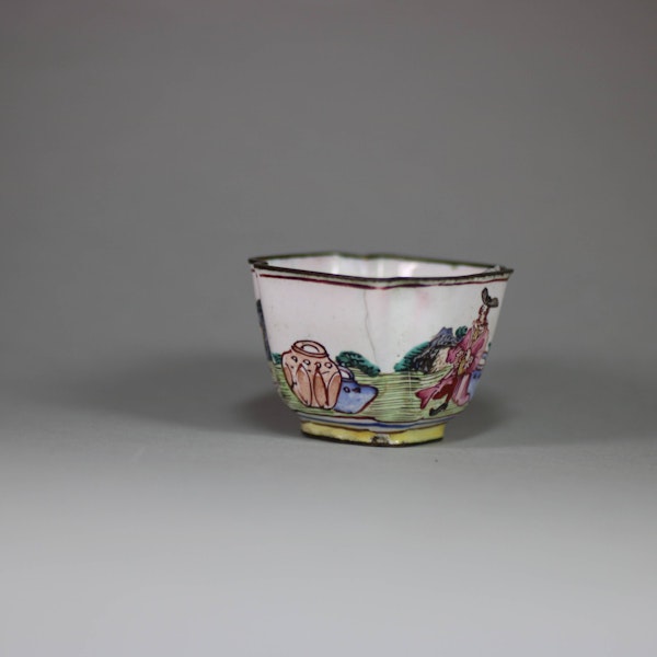 Small Canton enamel wine cup, 18th century - image 2