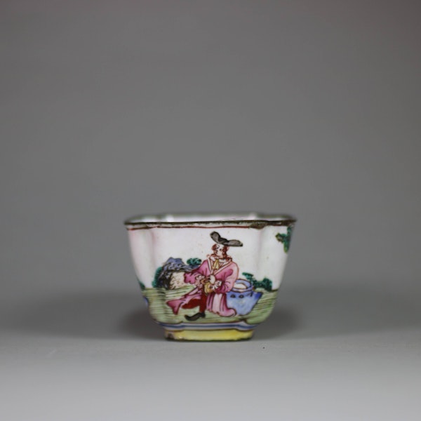 Small Canton enamel wine cup, 18th century - image 4