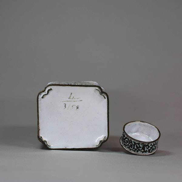 Chinese Canton enamel square-section tea canister and cover, Qianlong (1736-95) - image 2