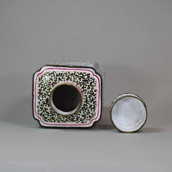 Chinese Canton enamel square-section tea canister and cover, Qianlong (1736-95) - image 3
