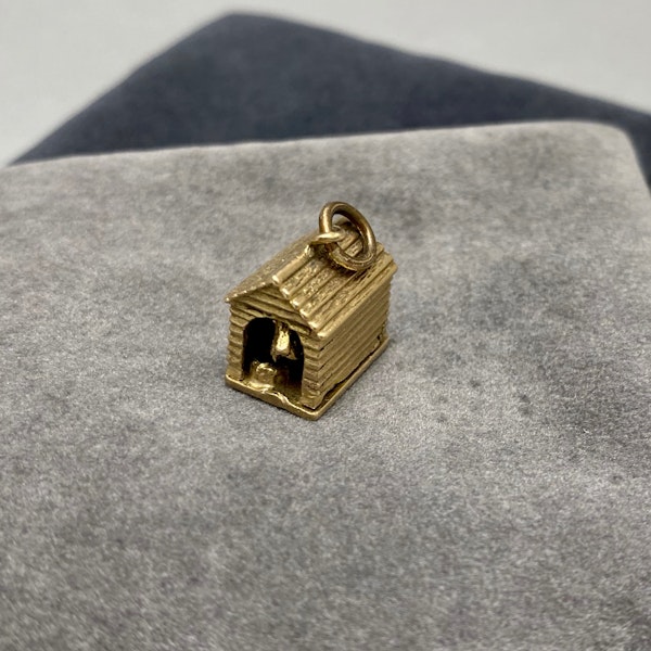 Charm doghouse in 9ct Gold dated London 1961, Lilly's Attic since 2001 - image 3