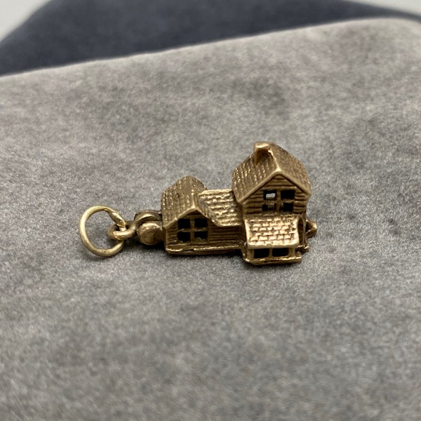 Charm House in 9ct Gold dated London 1978, Lilly's Attic since 2001 - image 3