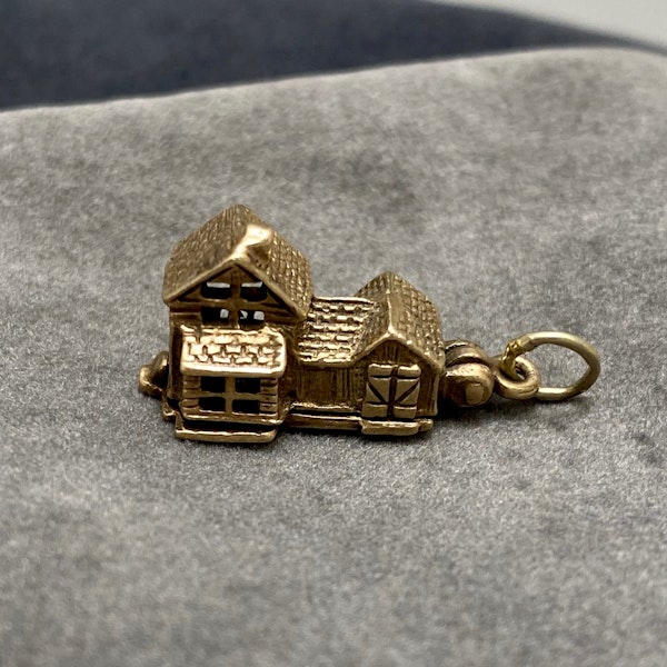 Charm House in 9ct Gold dated London 1978, Lilly's Attic since 2001 - image 9