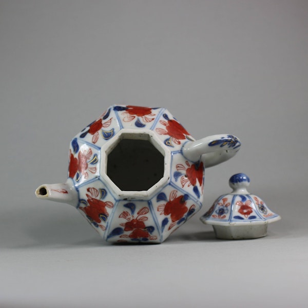 Chinese imari octagonal teapot and cover, mid-18th century - image 6