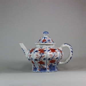 Chinese imari octagonal teapot and cover, mid-18th century