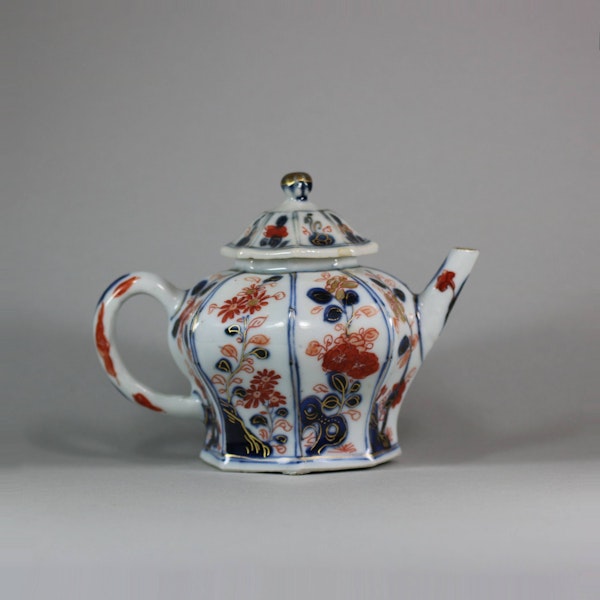 Chinese imari octagonal teapot and cover, mid-18th century - image 4