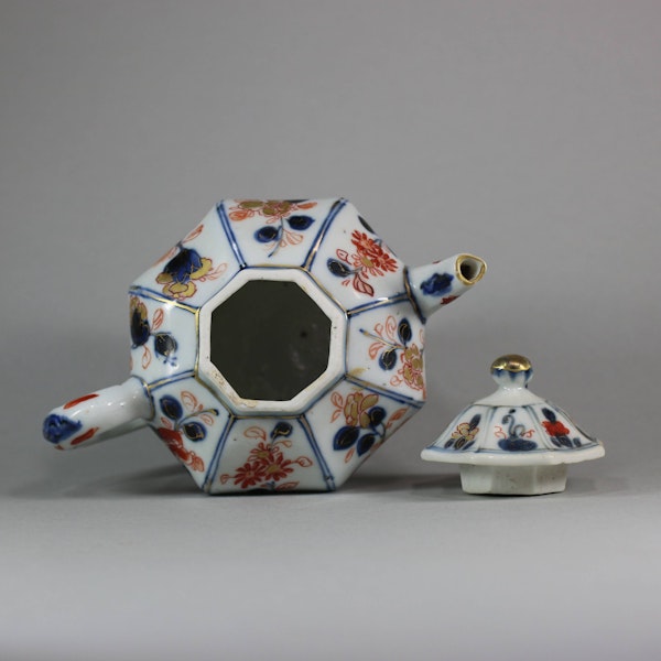 Chinese imari octagonal teapot and cover, mid-18th century - image 6