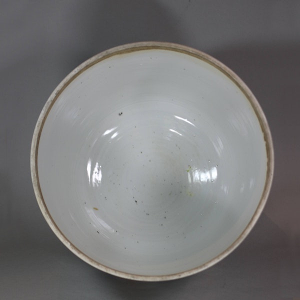 Large Chinese verte-imari 'fan pattern' bowl and associated cover, late Kangxi (1662-1722) - image 7